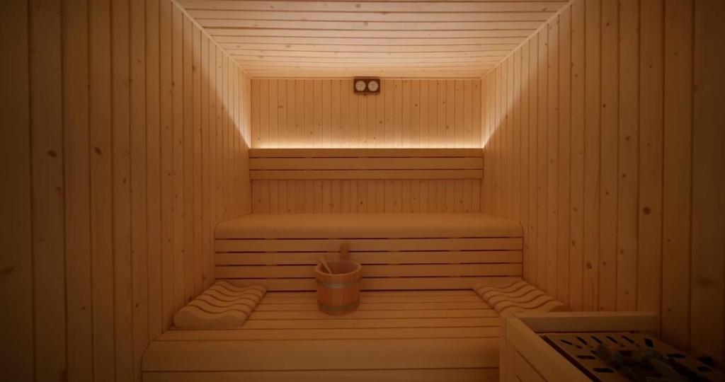 Villa with outdoor heated pool, sauna and fireplace - 3
