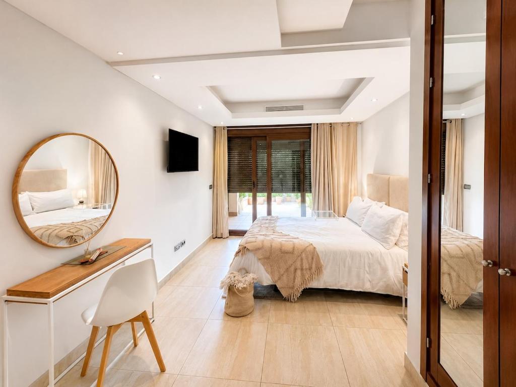 Immerse yourself in an oceanfront paradise - 3