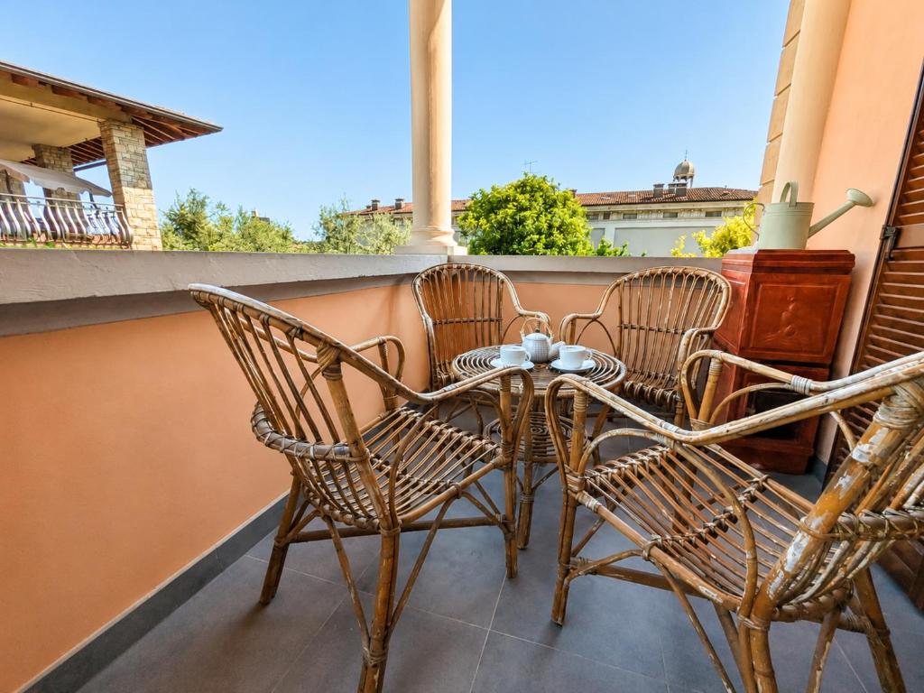 Ines Lake Garden - with private parking & garden - 4