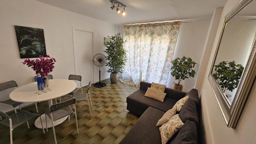 Lloret Center Apartment - 1