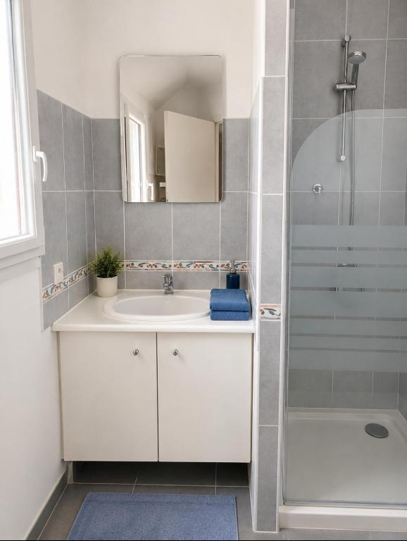Charming house for 8, near beach & Carnac stones - 3