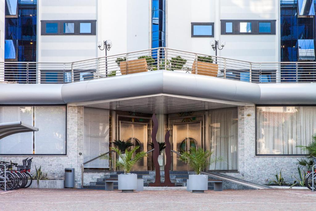 Hotel Cesare Augustus — Hotel building in Jesolo, Veneto