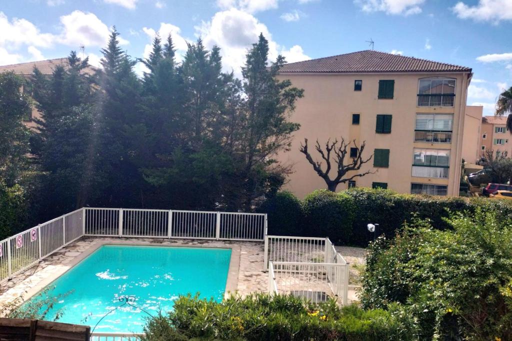 Flat with terrace in Sanary-sur-Mer - 2