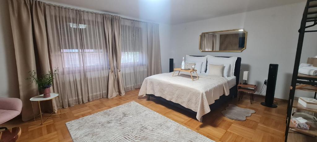 aNNa s Cozy Home with Private Forest, Canopy Terrace & Parking, near Red Bull Ring - 3