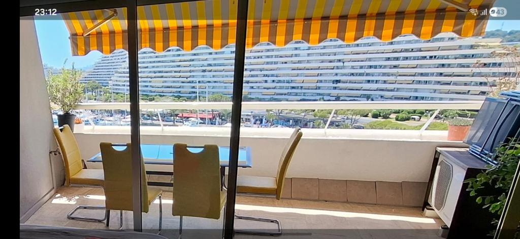 Marina Beach 6 people,Private Parking Amazing Sea view WIFI 7th floor, AC - 1