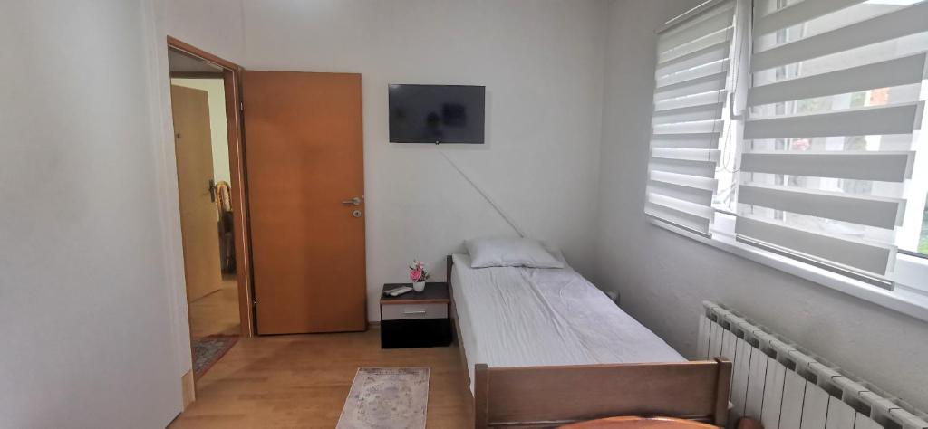 2 BDR Family Apartment In Sarajevo - Free Parking - 4