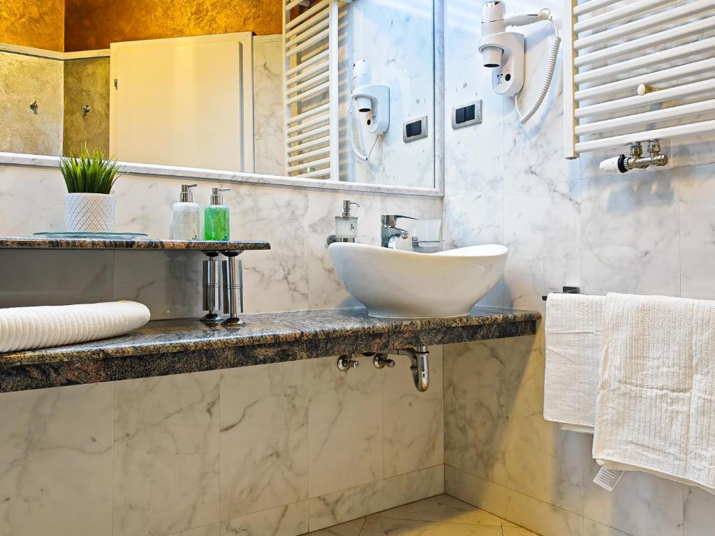DivaLux New Studio A Boutique Hotel with AC and WiFi - 4