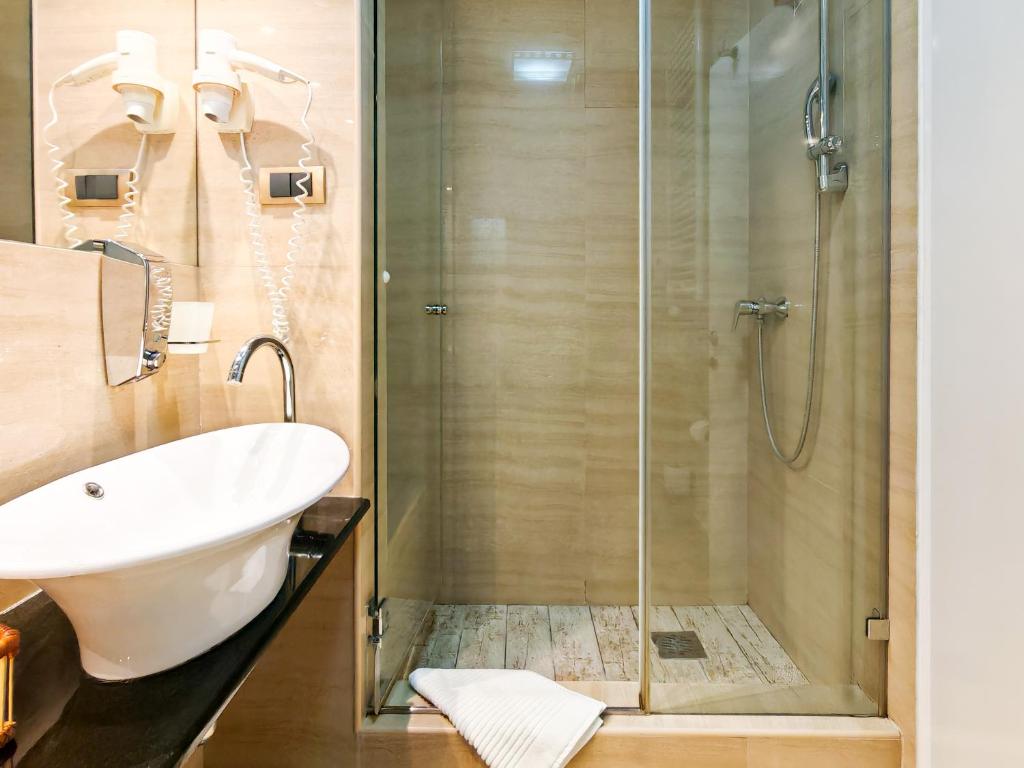 DivaLux New Suite B Boutique Hotel with AC and Wi-Fi - 5
