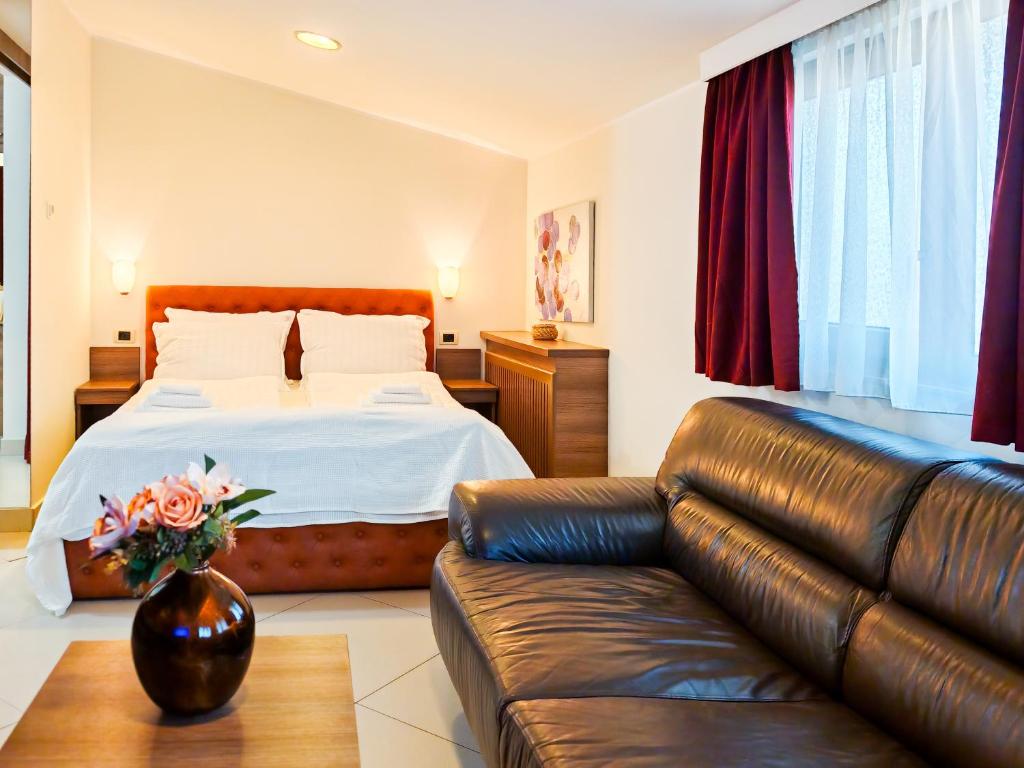 DivaLux New Suite D Boutique Hotel with AC and Wi-Fi - 4