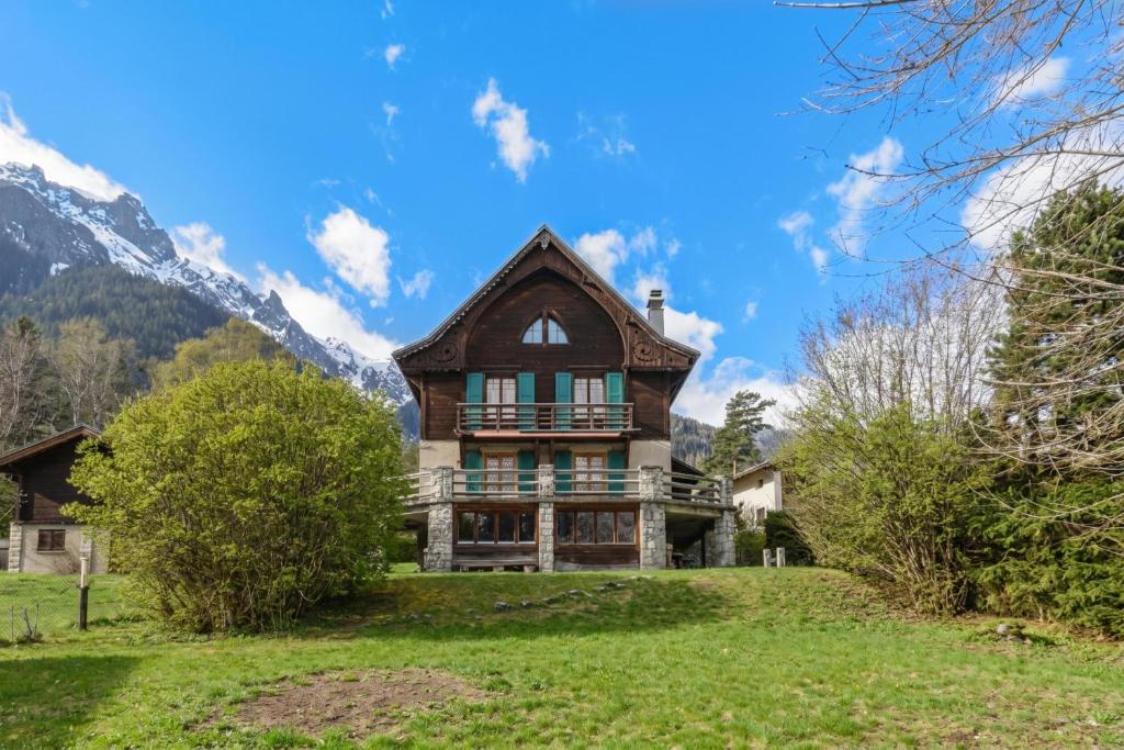 Grand Chalet des Moussoux 6BR: Terrace, Garden, Views, Sleeps 10 - Happy Rentals - 2