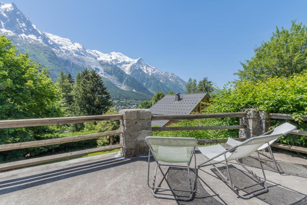 Grand Chalet des Moussoux 6BR: Terrace, Garden, Views, Sleeps 10 - Happy Rentals - 1