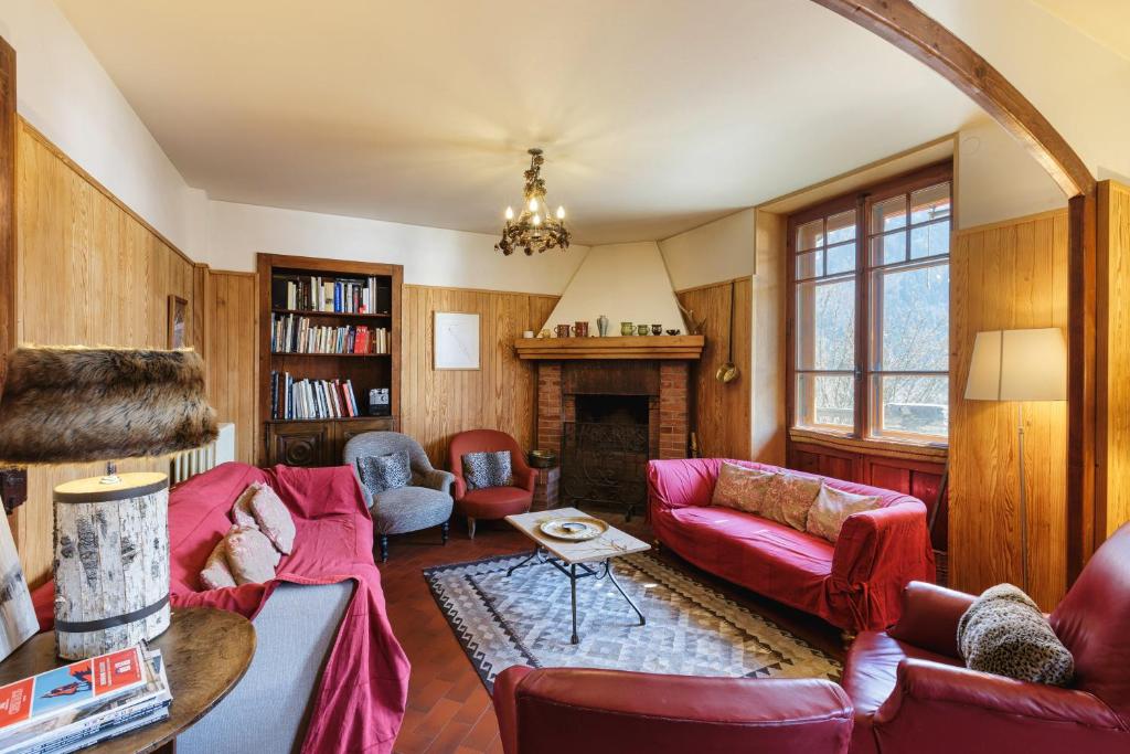Grand Chalet des Moussoux 6BR: Terrace, Garden, Views, Sleeps 10 - Happy Rentals - 3