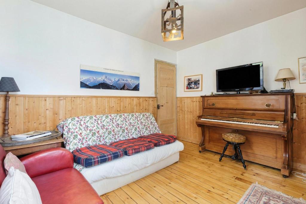 Grand Chalet des Moussoux 6BR: Terrace, Garden, Views, Sleeps 10 - Happy Rentals - 5