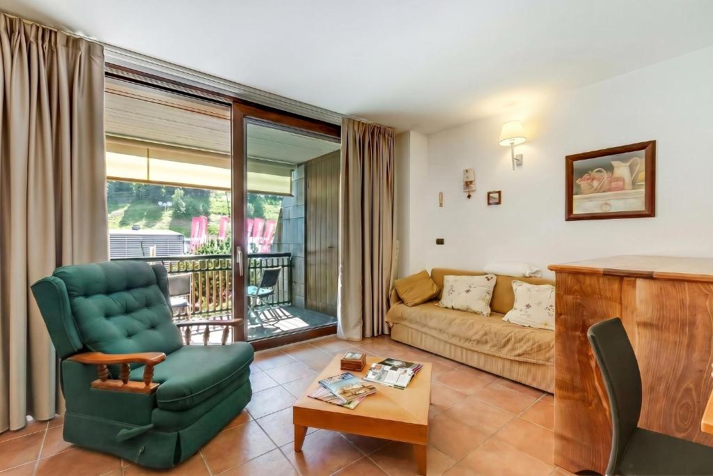 Theo's House with Terrace - Happy Rentals - 2