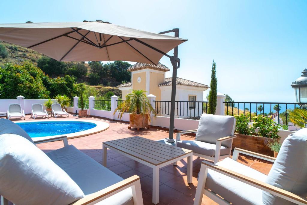 Villa Calidum - Private Pool, Sea Views & 5min from Nerja - 5