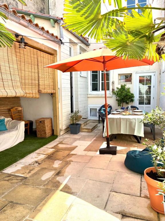 Villa Bain de mer - le charme à 50m de la plage avec cour privée - 1