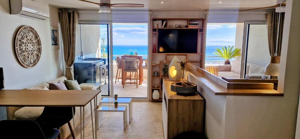 L'ESCAPADE, Vue mer Exceptionnelle, Standing, Piscine, Tennis, Climatisation, Parking - 2