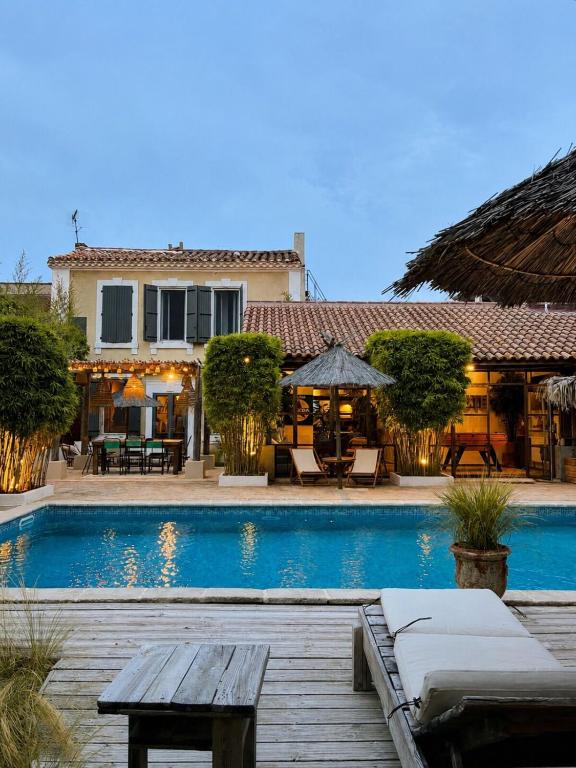 Maison de Caractère avec Piscine - 1