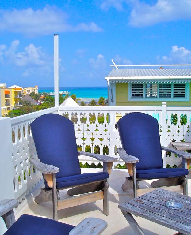 Barbados 2BR penthouse - Timeless charm of colonial Caribbean style - 4
