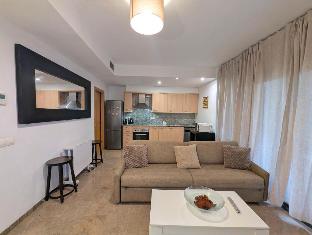 Relax en Lloret con Gym y Piscina by Host&Joy - 3