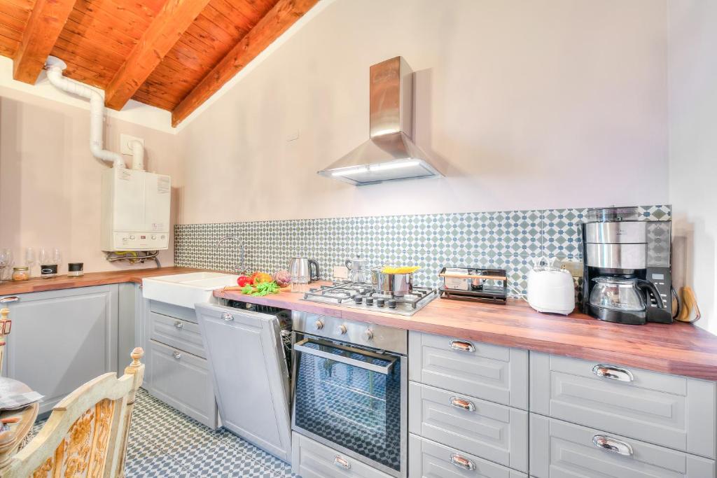 Laetitia Salò-Historic center near Lake - Happy Rentals - 5
