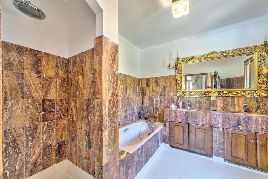 Villa de Prestige avec Piscine et Grand jardin - 4