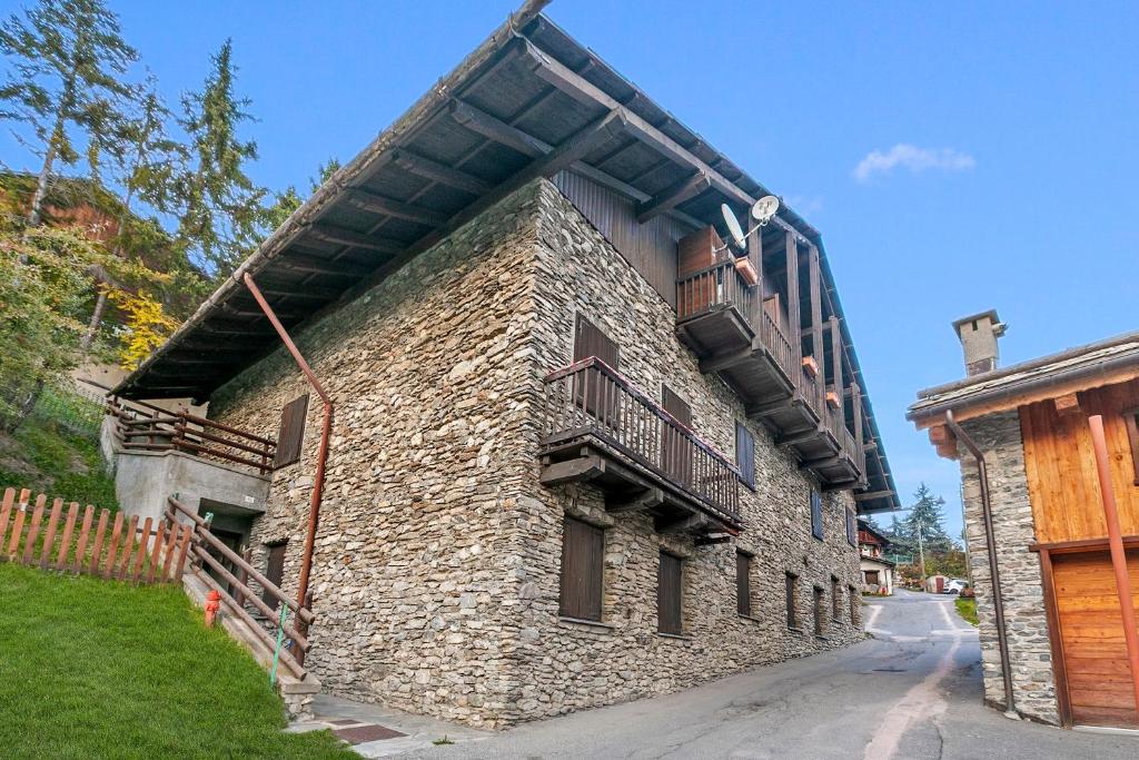 Champlas Suite - Balcony Views, Sleeps 4 - Happy Rentals - 2