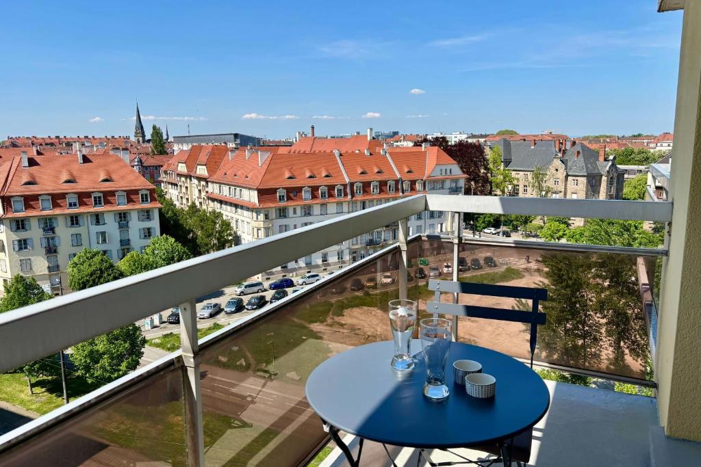 8th floor apartment with 2 balconies - 4