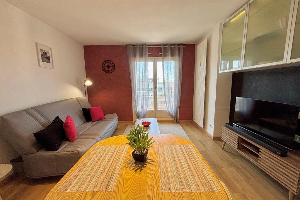 8th floor apartment with 2 balconies - 5