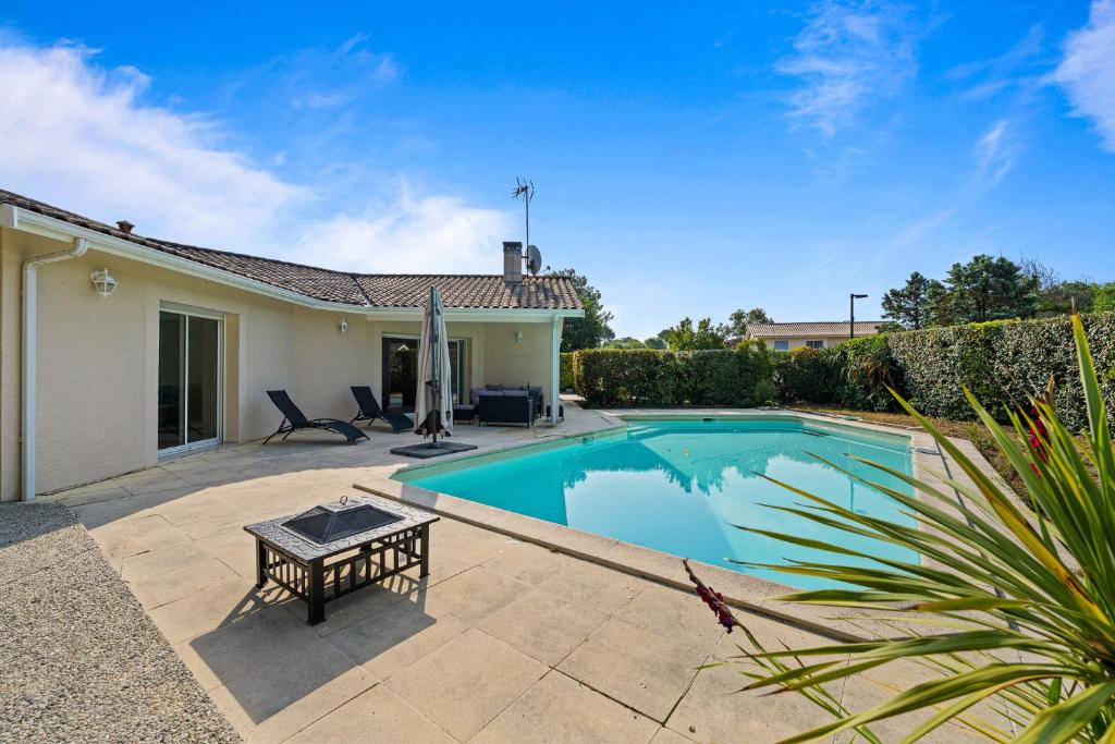 Villa familiale Piscine & grand jardin - 2
