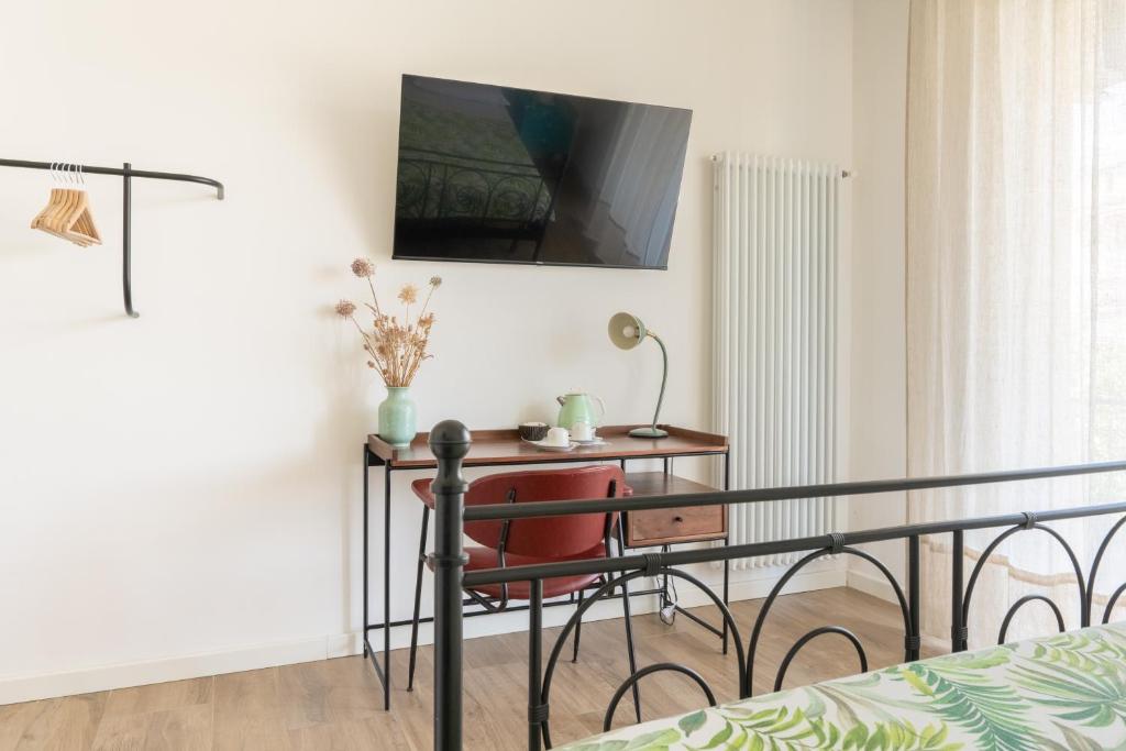 Camera Matrimoniale con bagno privato-struttura condivisa con Host-CASA ENEA - 4