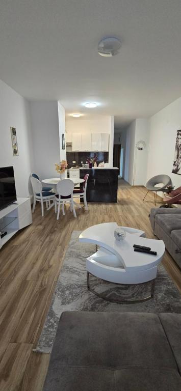 Flat Rafailovic One minute to Beach - 2