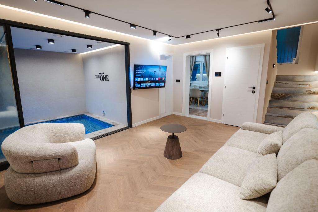 Villa The One Mostar with Heated Pool & Jacuzzi - 3
