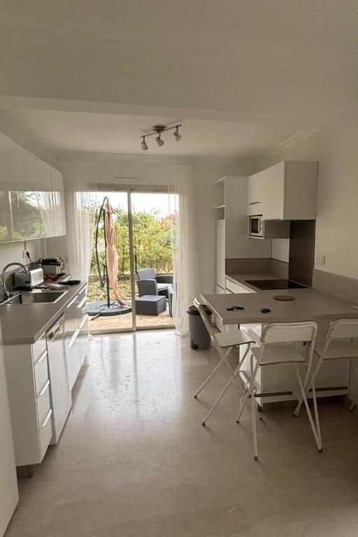 Rare appartement jardin privatif 130m2 piscine parking 6 à 8 personnes Antibes - 5