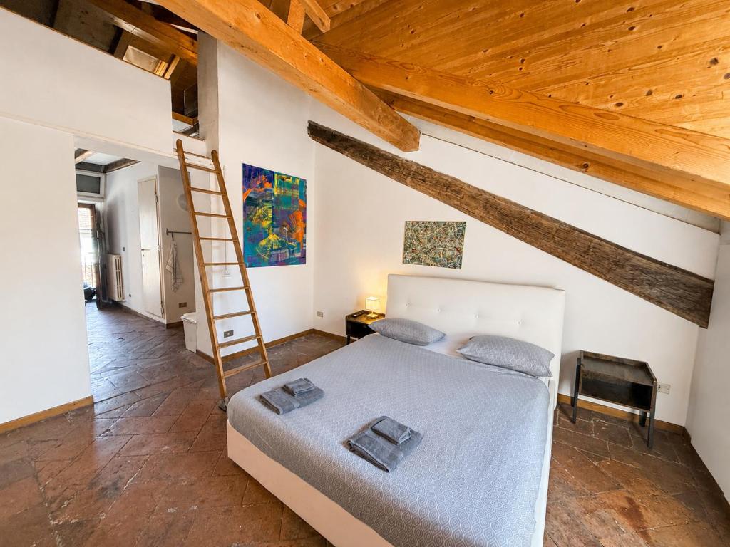 NAVIGLI ART APARTMENT- M2 Porta Genova - 1