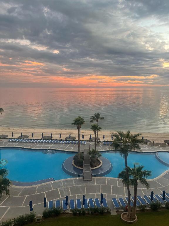 Sunny Charmed Life Adorable Oceanfront Condo - 2