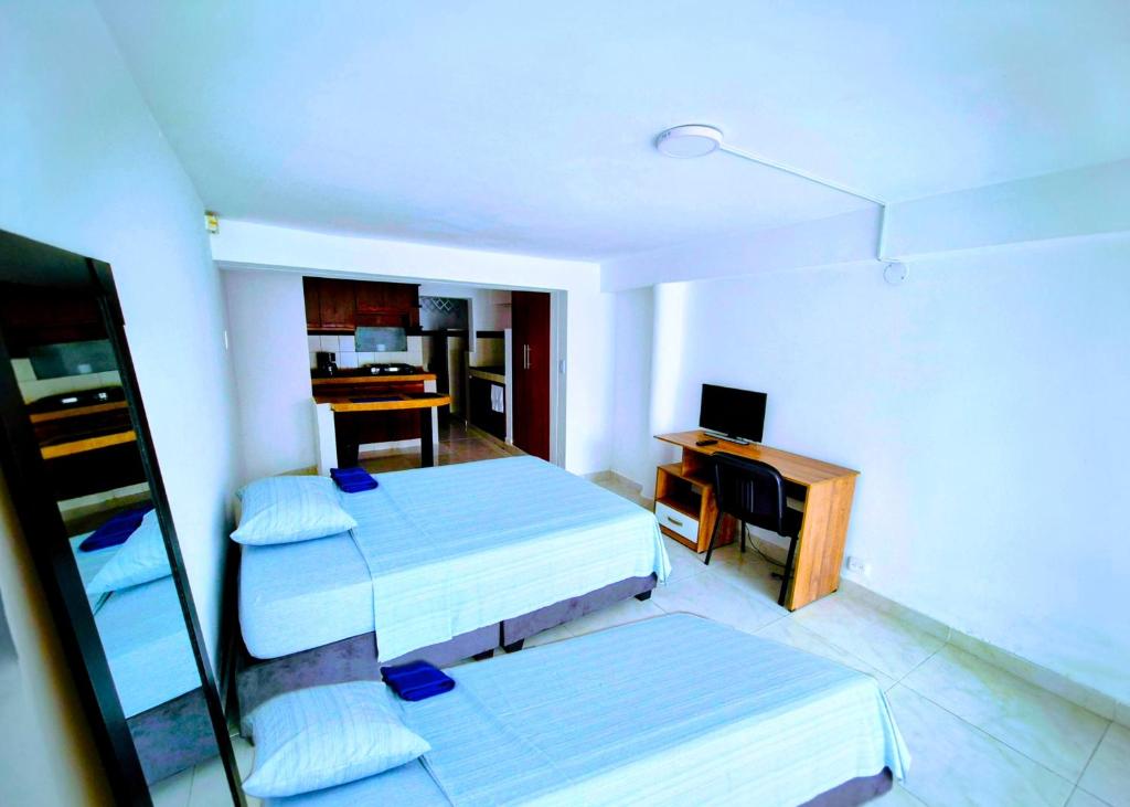 Apartaestudio en 1er piso, A pocos pasos del Estadio Pascual Guerrero, Hospital Departamental, Imbanaco, Unicancer, Centro Médico San José, Piscinas OByrne, Mulato Cabaret, Univalle, Escuela Deporte, Parqueo 1 moto - 3