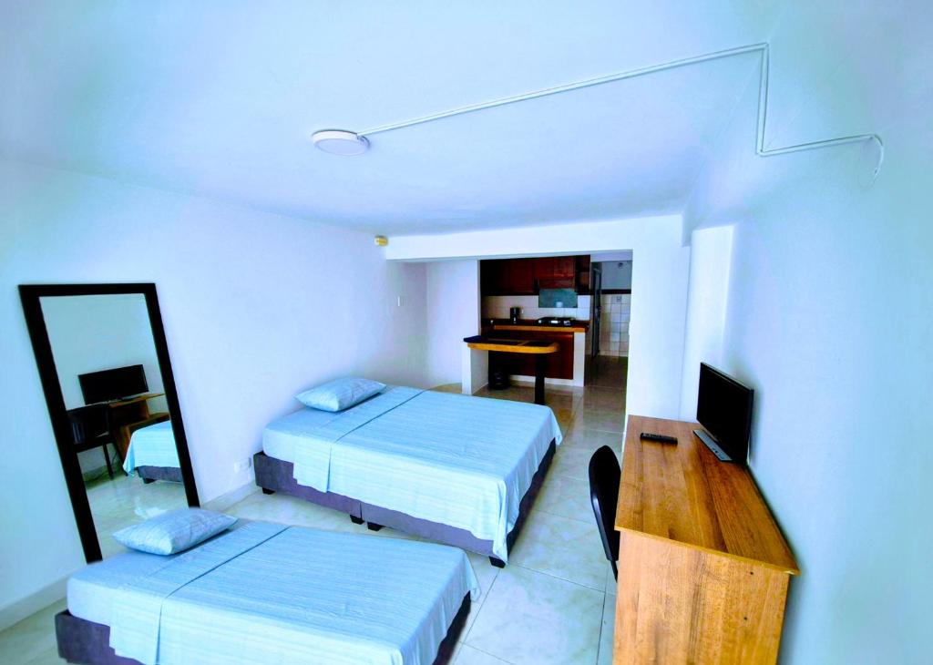 Apartaestudio en 1er piso, A pocos pasos del Estadio Pascual Guerrero, Hospital Departamental, Imbanaco, Unicancer, Centro Médico San José, Piscinas OByrne, Mulato Cabaret, Univalle, Escuela Deporte, Parqueo 1 moto - 2
