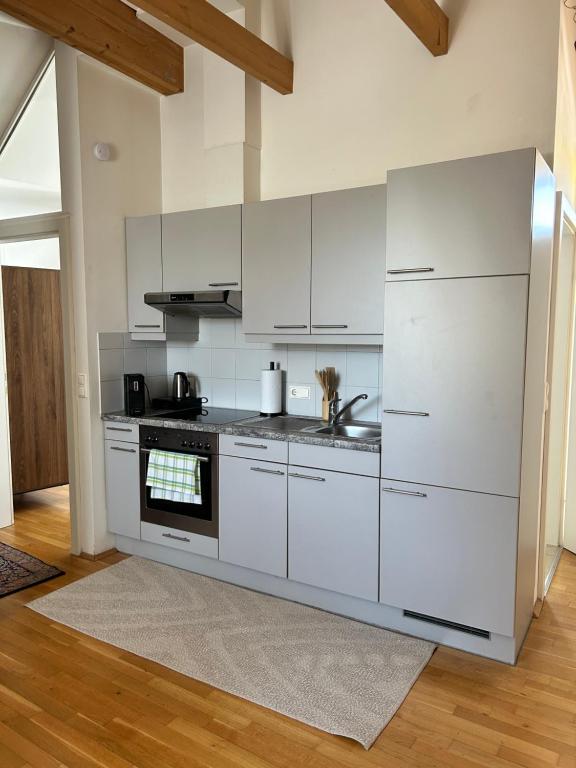 City Appartement mit Balkon - 5