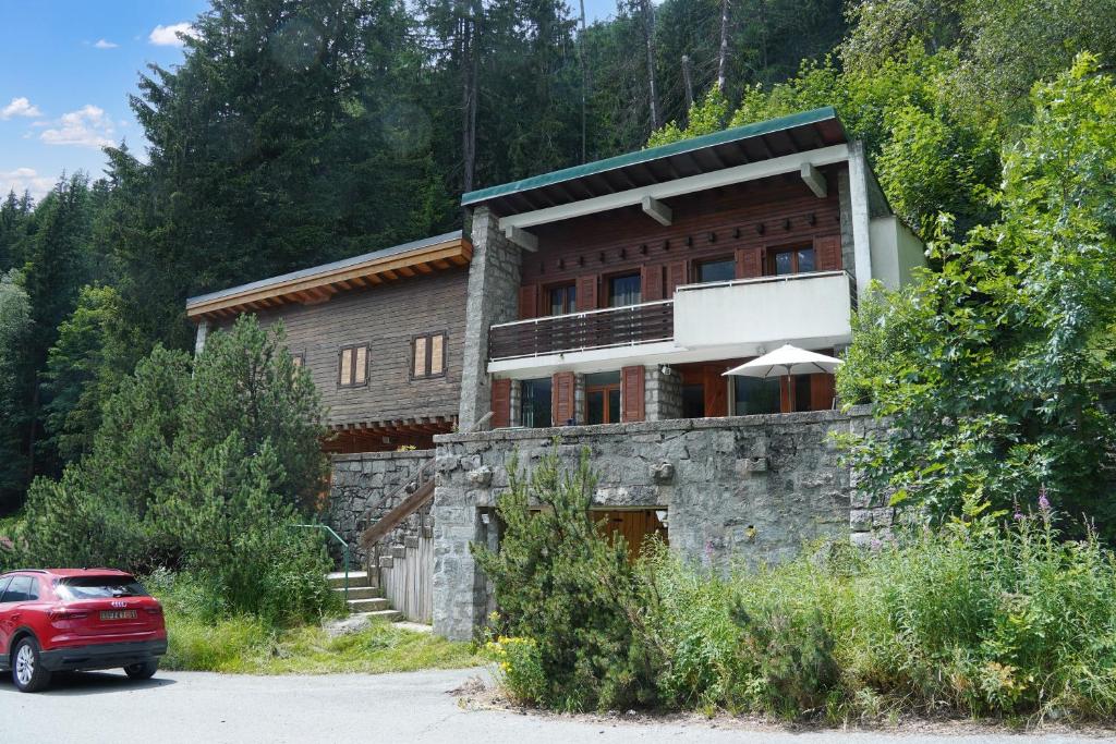 Chalet Glacier - Happy Rentals - 3