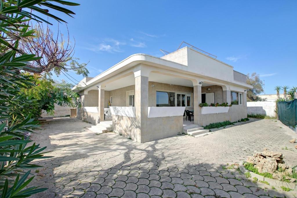 Villa Dei Fanti On The Sandy Beach - Happy Rentals - 3