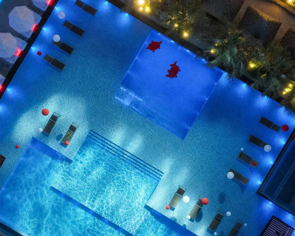 Swimming pool