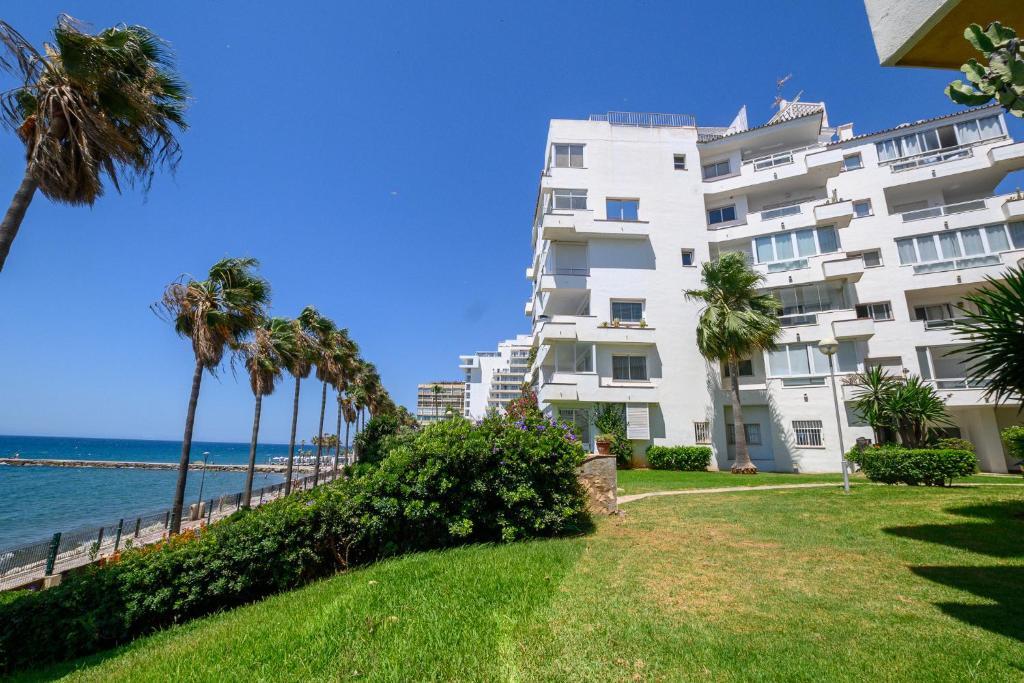SEA VIEW & BEACH ACCESS - Center - 1
