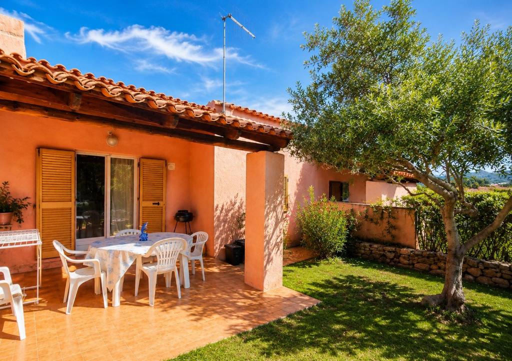 Conchiglia Family & Pet Friendly - Fenced Garden - 2BR - Near the Sea - Wi-Fi - AC - BBQ - 2