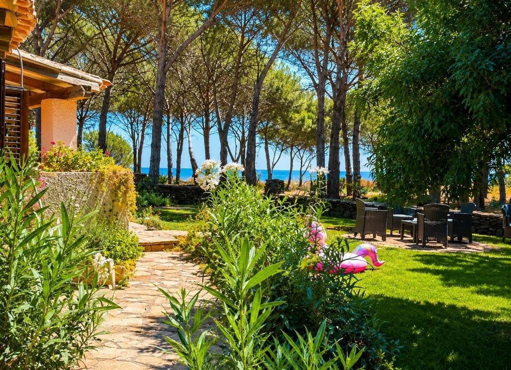 Beachfront Villa Sea & Garden - 2BR - AC - WiFi - BBQ - Parking - Pet Friendly - 2