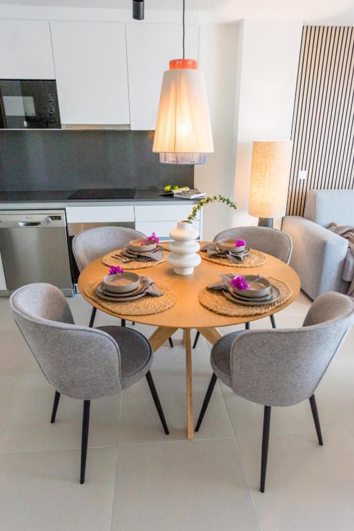 Modern Apartment with Terrace & Pool in Estepona - 4