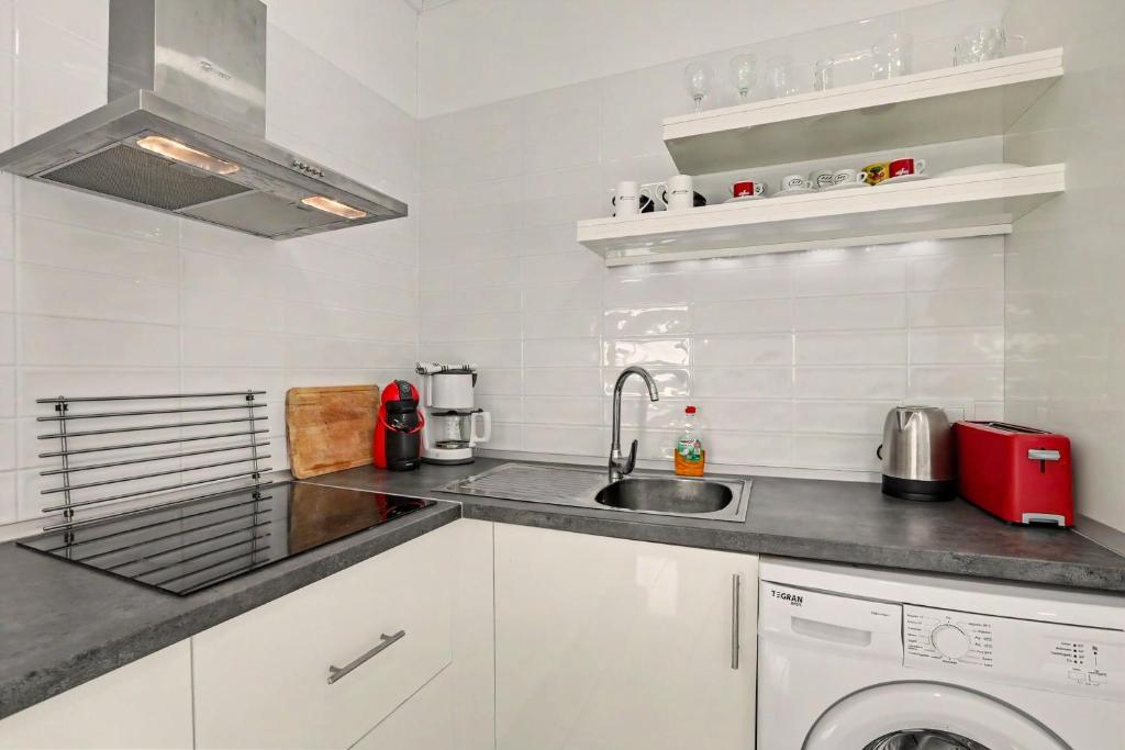 1-bedroom New beach apartment - 5