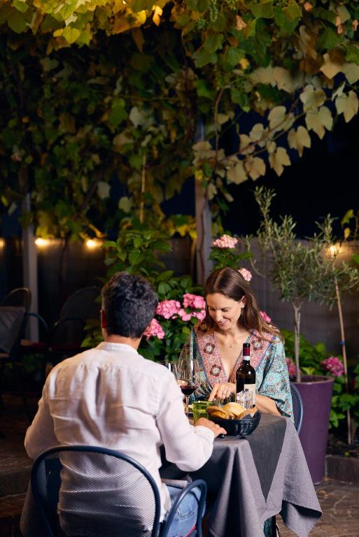 Rolly - Rooms & Restaurant - 1