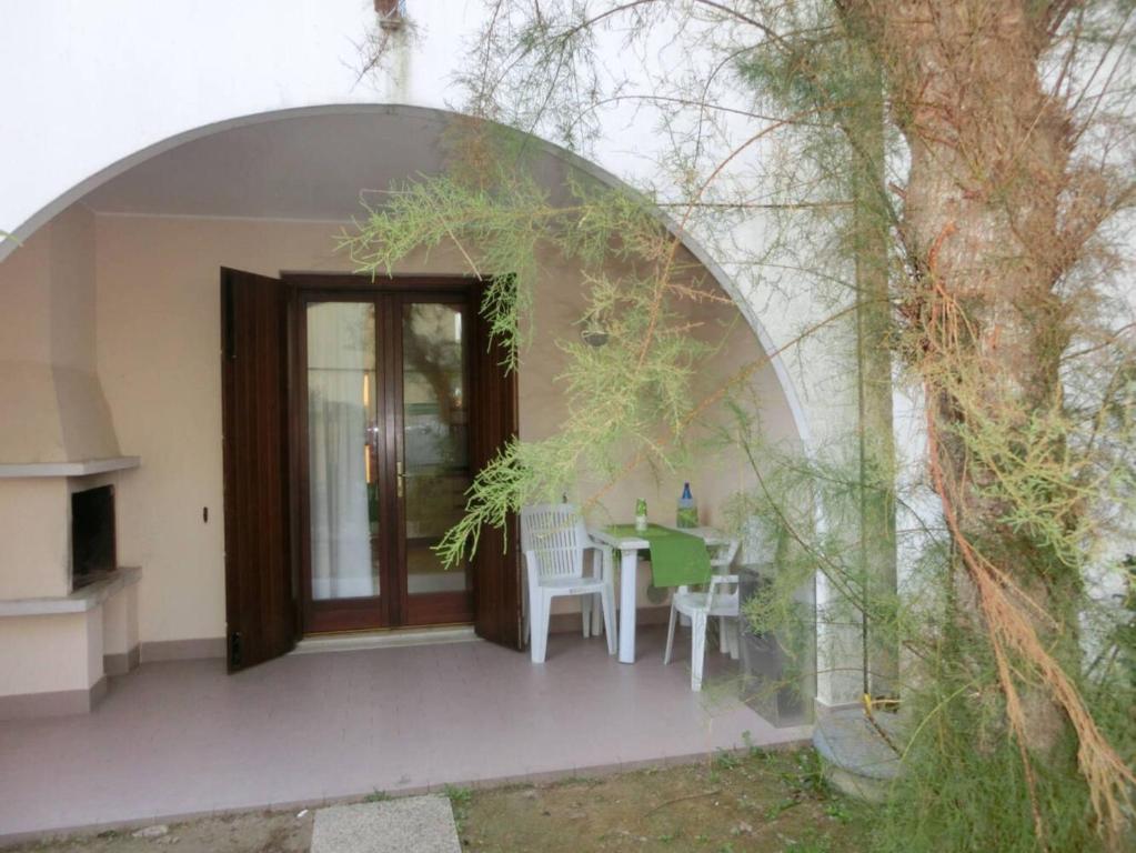 Apartment with garden in residence with pool - 1