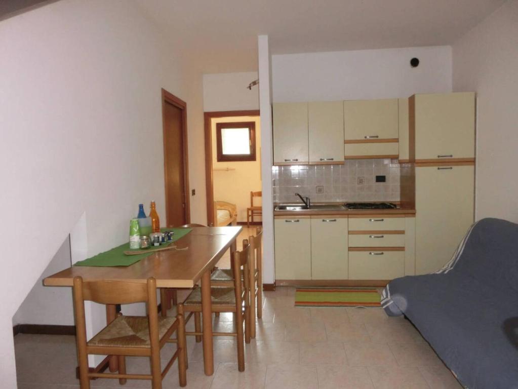 Apartment with garden in residence with pool - 2